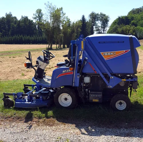 Tondeuse Iseki autoportée 1,5m de coupe et bac de ramassage de 1000L